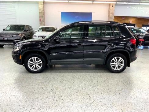 Used 2016 Volkswagen Tiguan S image 9