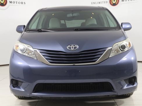 Used 2016 Toyota Sienna LE image 48
