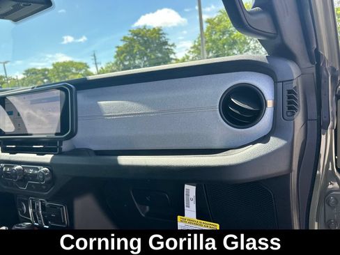 Used 2025 Jeep Wrangler Unlimited Sport AWD/4WD image 25