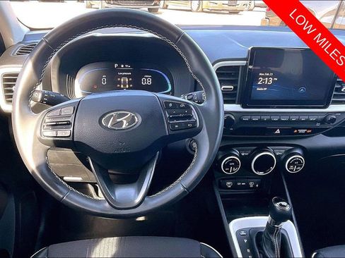 Used 2025 Hyundai Venue Limited FWD image 5