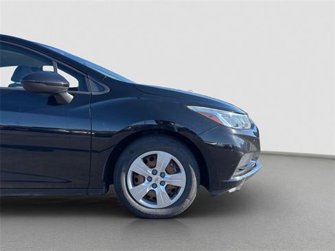 Used 2018 Chevrolet Cruze LS image 21