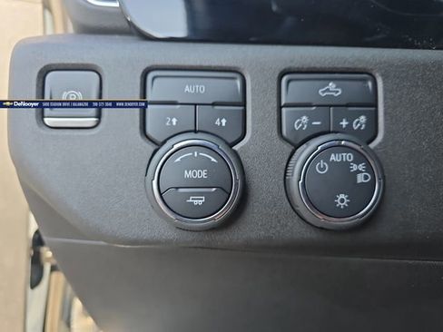 Used 2023 Chevrolet Silverado 1500 LT image 24