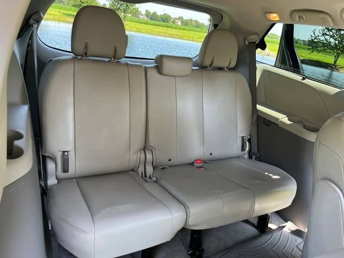 Used 2014 Toyota Sienna XLE AWD/4WD image 8