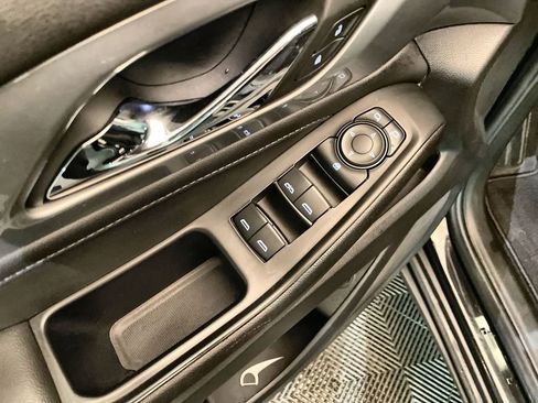 Used 2023 Chevrolet Traverse LT w/ Rear Camera Mirror Package image 22