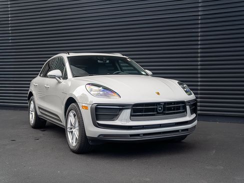 Used 2026 Porsche Macan AWD/4WD image 26