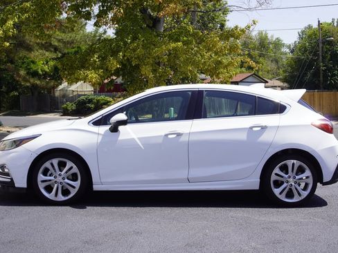 Used 2017 Chevrolet Cruze Premier FWD image 2