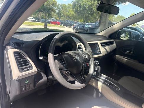 Used 2019 Honda HR-V LX image 12