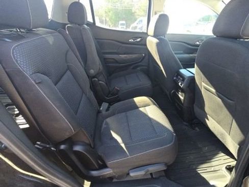Used 2022 GMC Acadia SLE w/ LPO, Floor Liner Package AWD/4WD image 7