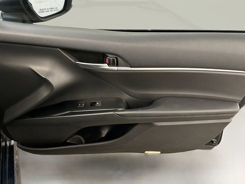 Used 2019 Toyota Camry LE image 33