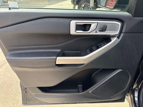 Used 2022 Ford Explorer Limited w/ Equipment Group 301A image 11