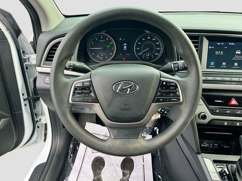 Used 2018 Hyundai Elantra SEL image 11