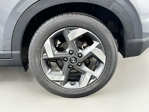 Used 2025 Hyundai Venue SEL image 11