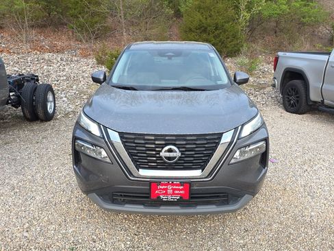 Used 2023 Nissan Rogue SV image 2