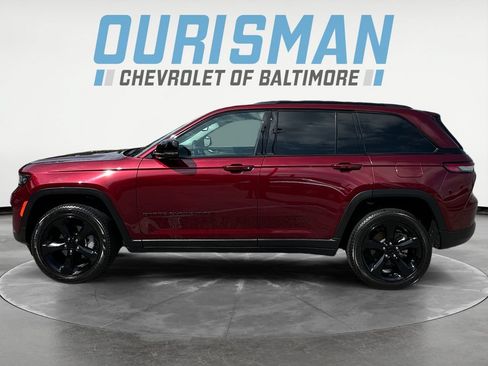 Used 2024 Jeep Grand Cherokee Limited w/ Black Appearance Package AWD/4WD image 3