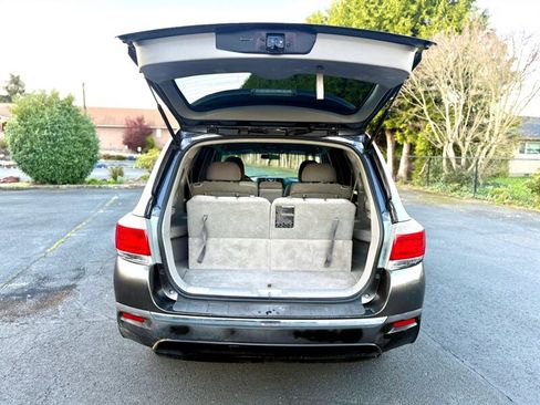 Used 2013 Toyota Highlander 4WD w/ Cold Weather Pkg image 8