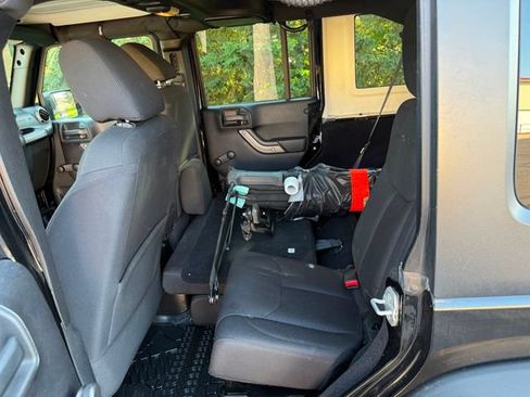 Used 2015 Jeep Wrangler Unlimited Sport AWD/4WD image 6