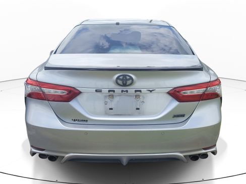 Used 2018 Toyota Camry XSE FWD image 6