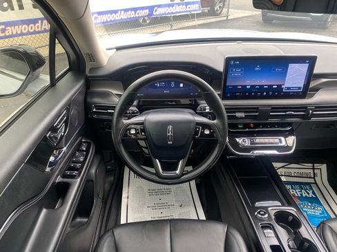 Used 2025 Lincoln Corsair Reserve AWD/4WD image 19