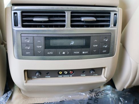 Used 2011 Lexus LX 570 4WD image 38