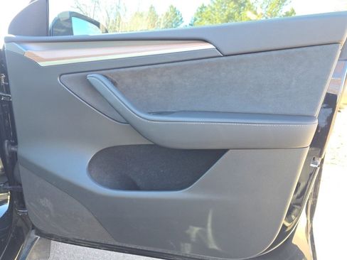 Used 2025 Tesla Model Y Long Range image 22