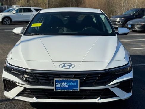 Certified 2025 Hyundai Elantra SE FWD image 3