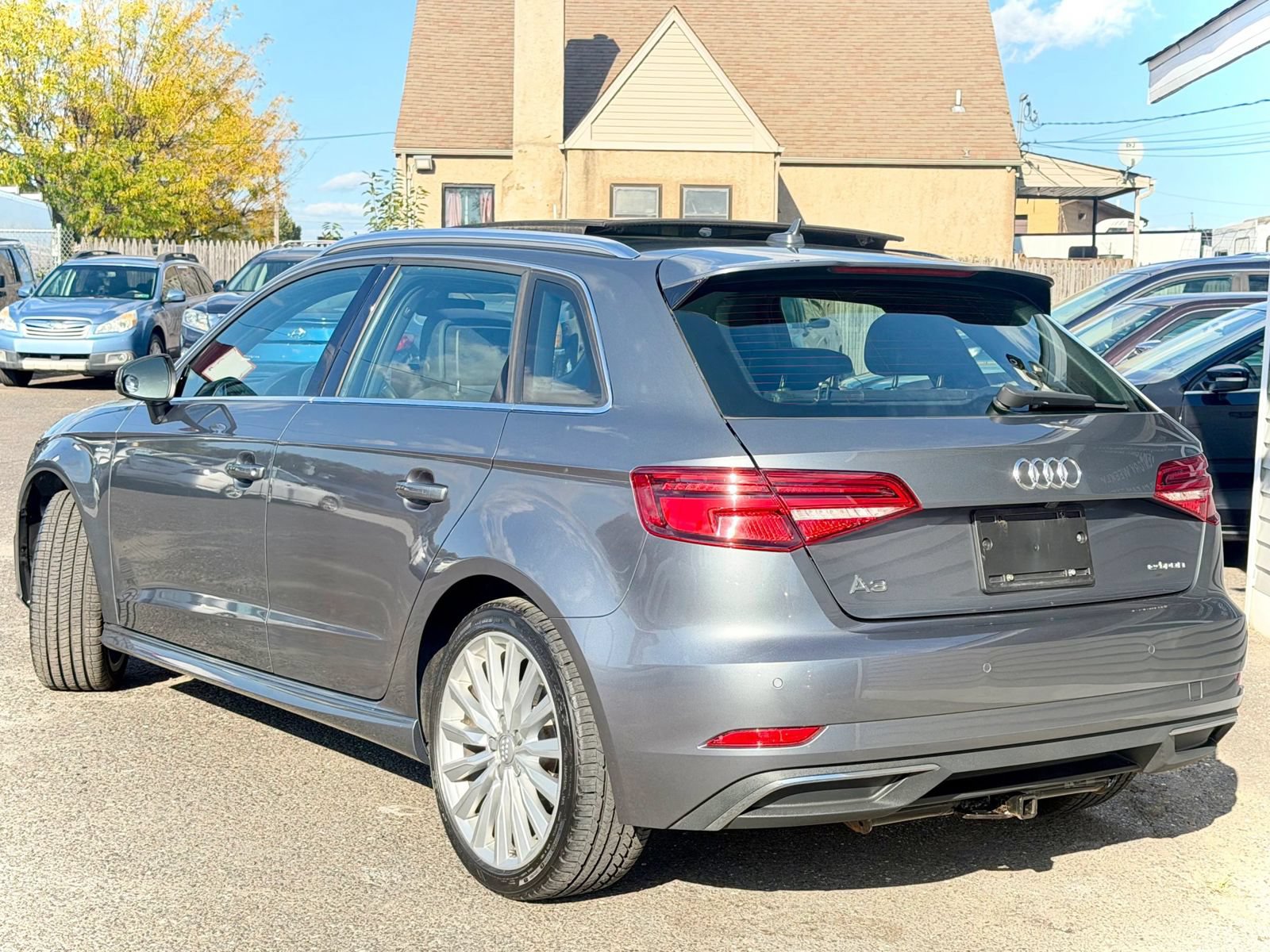 Used 2017 Audi A3 e-tron Premium Plus w/ Technology Package FWD image 6