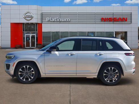 Used 2024 Jeep Grand Cherokee Overland AWD/4WD image 3