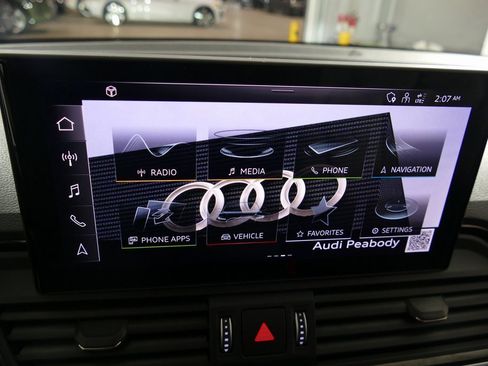 Used 2024 Audi Q5 e Premium w/ Convenience Package image 19