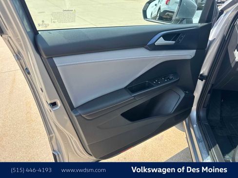 Certified 2024 Volkswagen Taos SE image 22