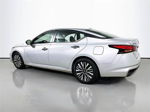 Used 2024 Nissan Altima 2.5 SV image 5