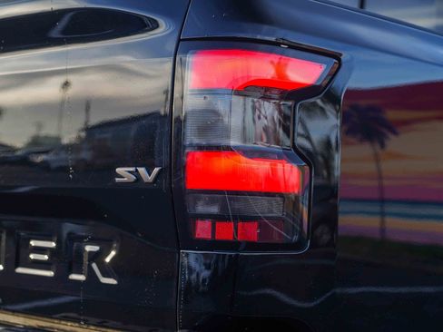 Used 2023 Nissan Frontier SV w/ SV Convenience Package image 11