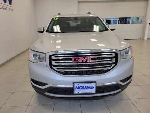 Used 2019 GMC Acadia SLT image 3