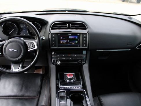 Used 2018 Jaguar F-PACE Prestige image 34