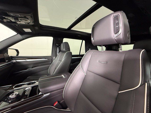 Used 2026 Cadillac Escalade Luxury w/ Touring Package AWD/4WD image 16