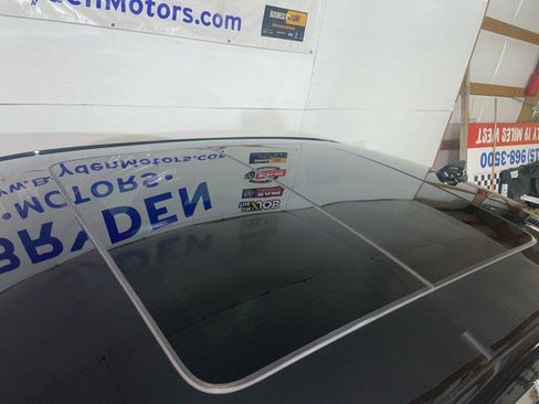 Used 2017 Chrysler 300 C image 29