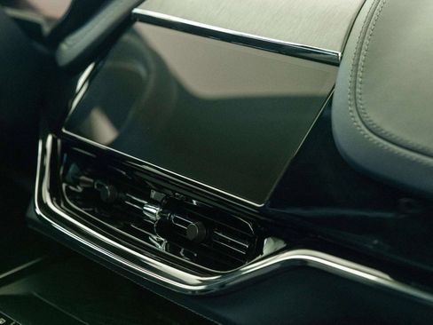 Used 2025 Aston Martin DBX 707 image 31