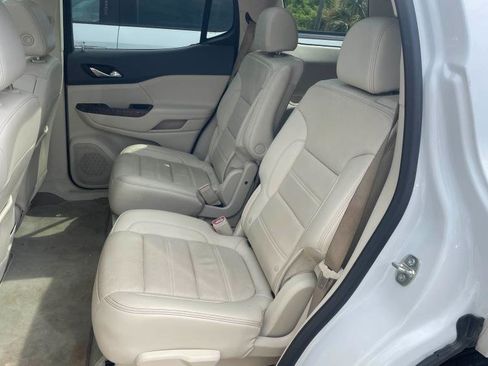 Used 2023 GMC Acadia Denali w/ Denali Ultimate Package FWD image 8