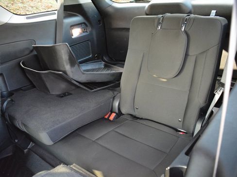 Used 2021 Ford Explorer XLT image 23