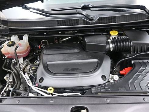 Used 2023 Chrysler Pacifica Touring-L FWD image 31