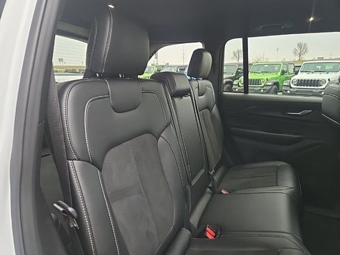 Used 2024 Jeep Grand Cherokee Altitude image 81