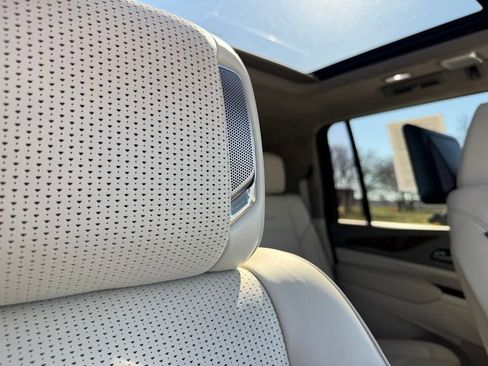 Certified 2021 Cadillac Escalade ESV Premium Luxury Platinum w/ Heavy-Duty Trailer Package image 31