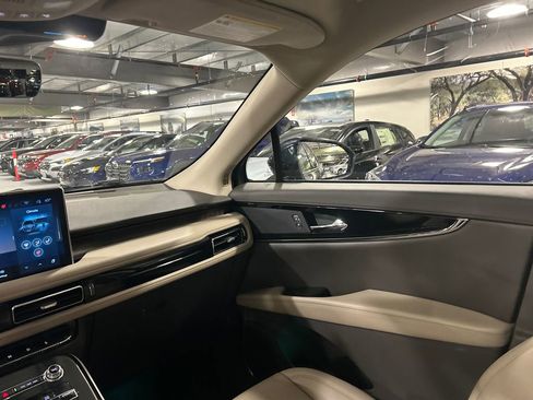 Used 2022 Lincoln Nautilus Reserve image 26