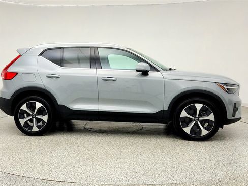 Used 2025 Volvo XC40 B5 Core w/ Protection Package Premier AWD/4WD image 4