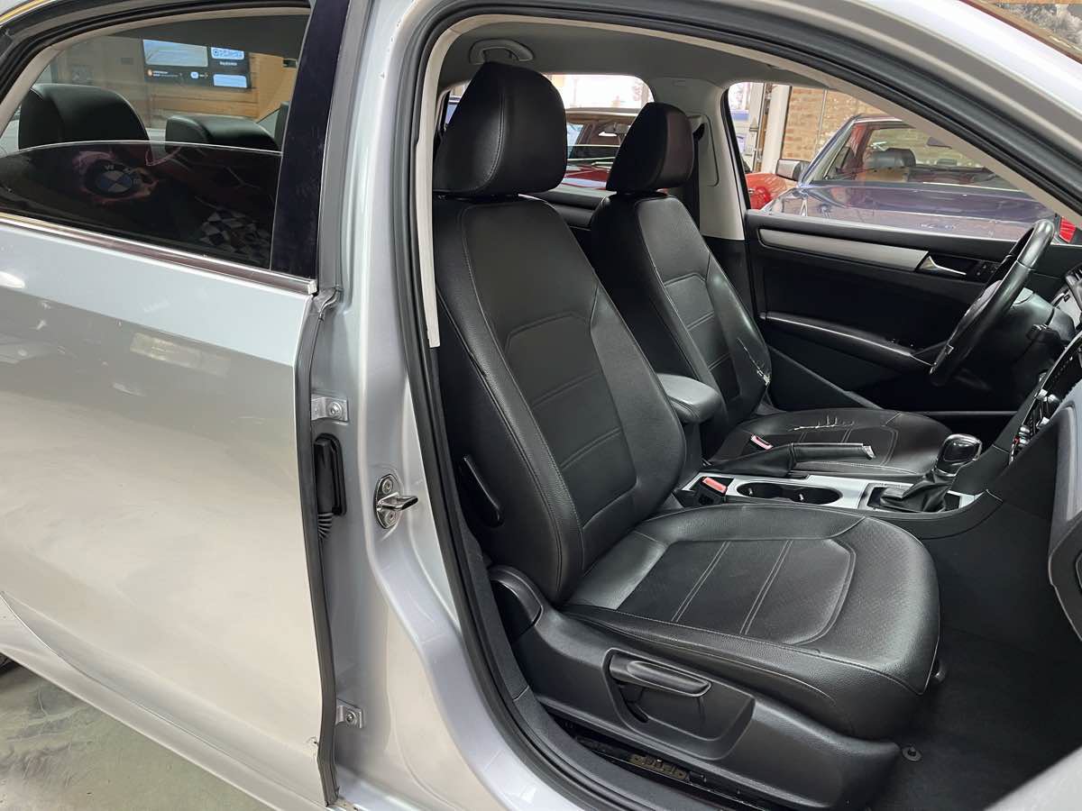 Used 2013 Volkswagen Passat 2.5 SE FWD image 24