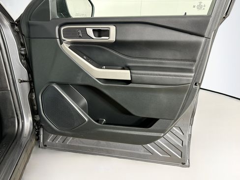 Used 2024 Ford Explorer XLT w/ Equipment Group 202A image 32