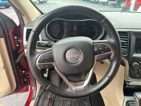 Used 2019 Jeep Grand Cherokee Laredo RWD image 14