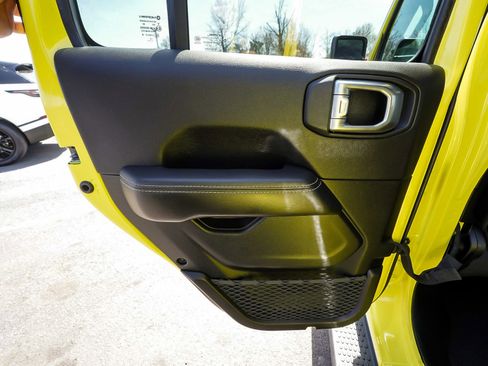 Used 2023 Jeep Wrangler Unlimited Sahara w/ Cold Weather Group image 11