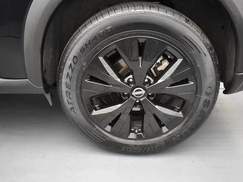 Used 2023 Nissan Rogue SV image 38