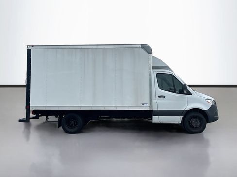 Used 2024 Mercedes-Benz Sprinter 4500 image 2