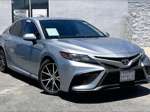 Used 2021 Toyota Camry SE FWD image 12